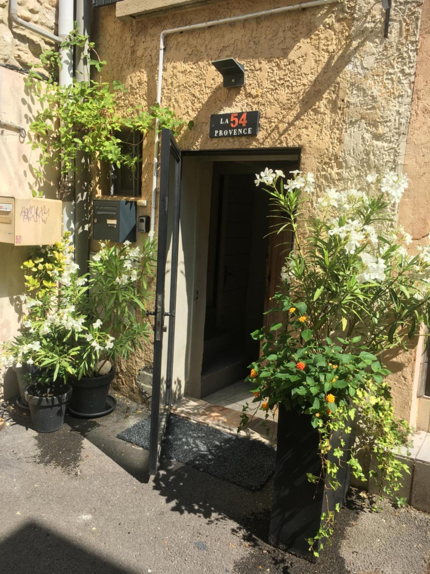 La 54 Provence * LʼIsle-sur-la-Sorgue
